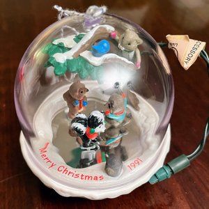 "Forest Frolics" 1991 edition Hallmark Keepsake "Magic" Animated Ornament